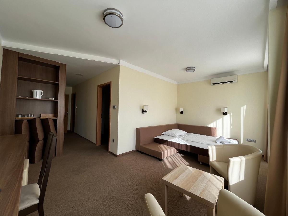 Nereus Park Hotel Balatonalmádi Exterior foto