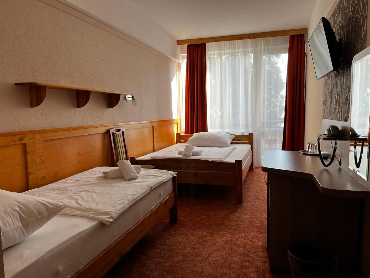 Nereus Park Hotel Balatonalmádi Exterior foto