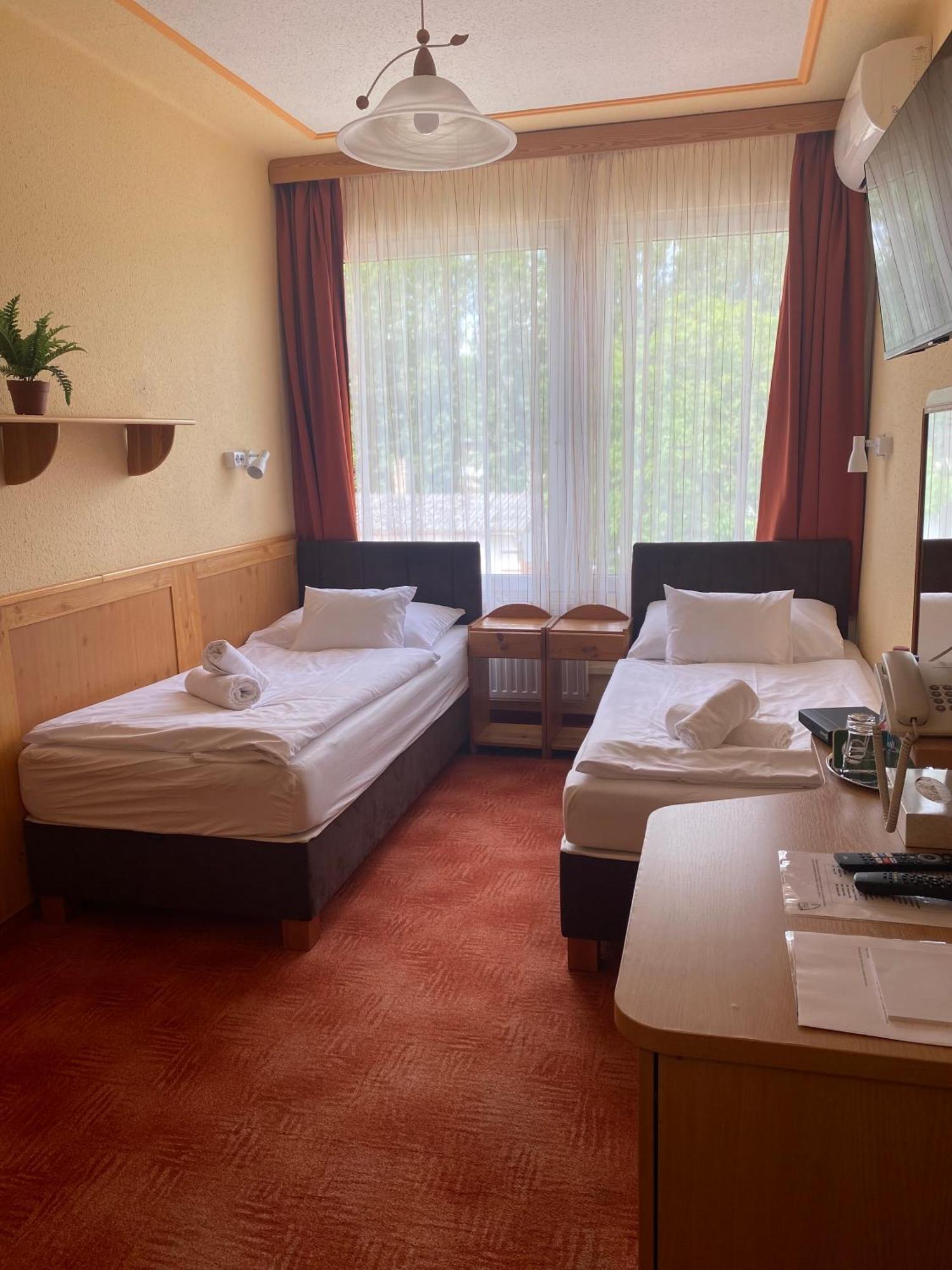 Nereus Park Hotel Balatonalmádi Exterior foto